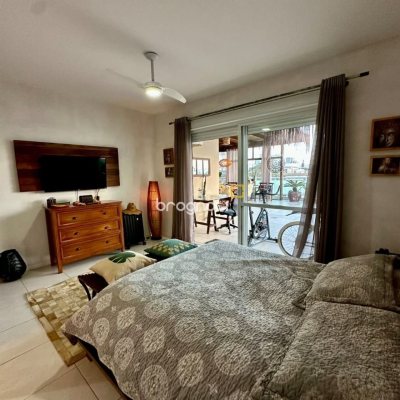 Cobertura com 185m², 2 quartos (sendo 2 suítes), 2 garagens, no bairro Campeche em Florianópolis