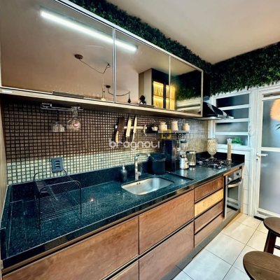 Cobertura com 185m², 2 quartos (sendo 2 suítes), 2 garagens, no bairro Campeche em Florianópolis