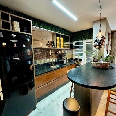 Cobertura com 185m², 2 quartos (sendo 2 suítes), 2 garagens, no bairro Campeche em Florianópolis