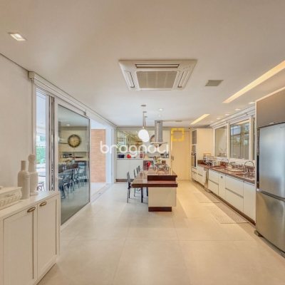 Casa de Condomínio com 890m², 5 quartos (sendo 5 suítes), 6 garagens, no bairro Jurerê Internacional em Florianópolis