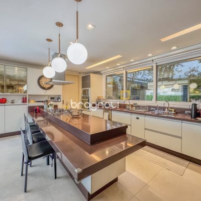 Casa de Condomínio com 890m², 5 quartos (sendo 5 suítes), 6 garagens, no bairro Jurerê Internacional em Florianópolis