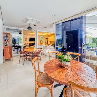 Casa de Condomínio com 890m², 5 quartos (sendo 5 suítes), 6 garagens, no bairro Jurerê Internacional em Florianópolis