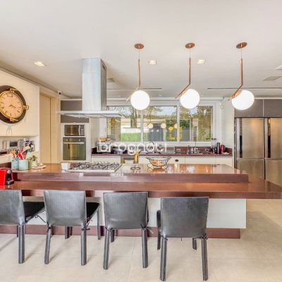 Casa de Condomínio com 890m², 5 quartos (sendo 5 suítes), 6 garagens, no bairro Jurerê Internacional em Florianópolis