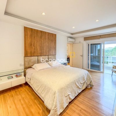 Casa de Condomínio com 890m², 5 quartos (sendo 5 suítes), 6 garagens, no bairro Jurerê Internacional em Florianópolis