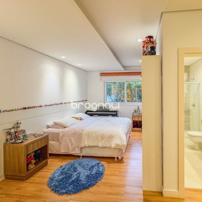 Casa de Condomínio com 890m², 5 quartos (sendo 5 suítes), 6 garagens, no bairro Jurerê Internacional em Florianópolis