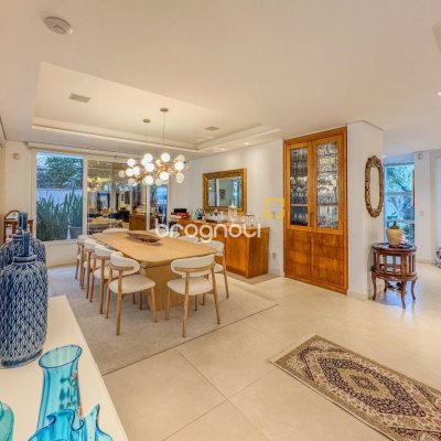 Casa de Condomínio com 890m², 5 quartos (sendo 5 suítes), 6 garagens, no bairro Jurerê Internacional em Florianópolis