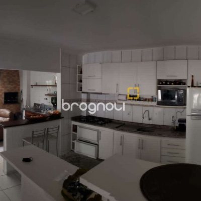 Casa com 150m², 4 quartos (sendo 2 suítes), 2 garagens, no bairro Vargem do Bom Jesus em Florianópolis