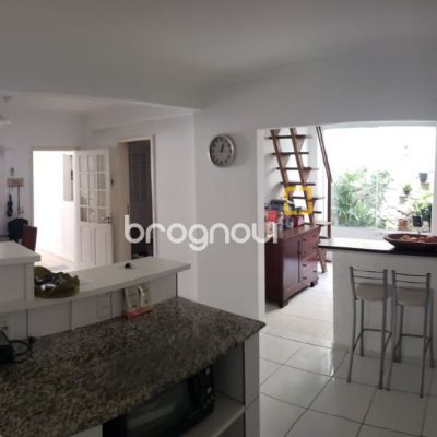 Casa com 150m², 4 quartos (sendo 2 suítes), 2 garagens, no bairro Vargem do Bom Jesus em Florianópolis
