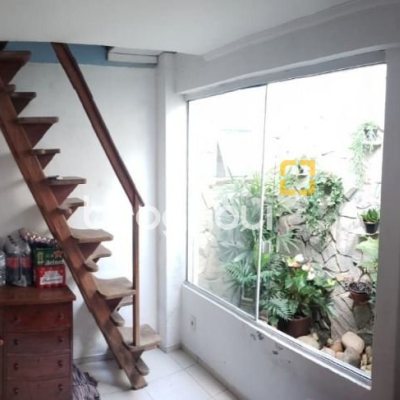 Casa com 150m², 4 quartos (sendo 2 suítes), 2 garagens, no bairro Vargem do Bom Jesus em Florianópolis