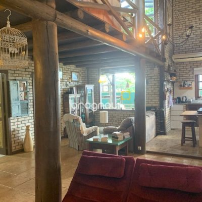 Casa com 157m², 3 quartos (sendo 1 suíte), 4 garagens, no bairro Campeche em Florianópolis