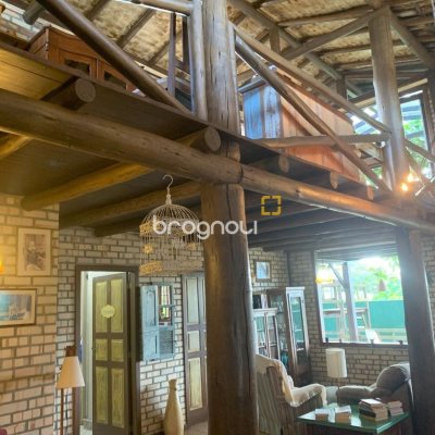 Casa com 157m², 3 quartos (sendo 1 suíte), 4 garagens, no bairro Campeche em Florianópolis