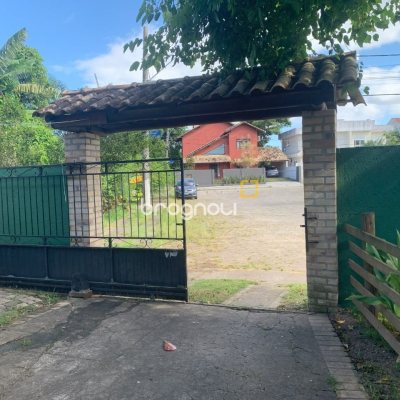 Casa com 157m², 3 quartos (sendo 1 suíte), 4 garagens, no bairro Campeche em Florianópolis