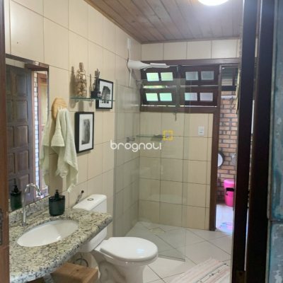 Casa com 157m², 3 quartos (sendo 1 suíte), 4 garagens, no bairro Campeche em Florianópolis