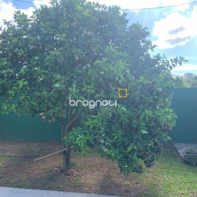 Casa com 157m², 3 quartos (sendo 1 suíte), 4 garagens, no bairro Campeche em Florianópolis