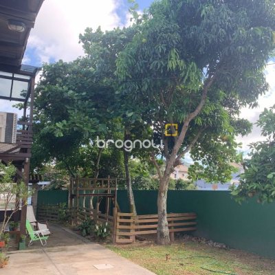 Casa com 157m², 3 quartos (sendo 1 suíte), 4 garagens, no bairro Campeche em Florianópolis