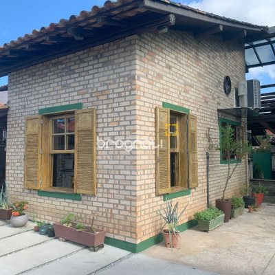 Casa com 157m², 3 quartos (sendo 1 suíte), 4 garagens, no bairro Campeche em Florianópolis