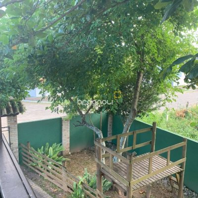 Casa com 157m², 3 quartos (sendo 1 suíte), 4 garagens, no bairro Campeche em Florianópolis