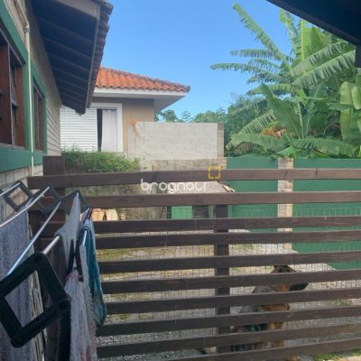Casa com 157m², 3 quartos (sendo 1 suíte), 4 garagens, no bairro Campeche em Florianópolis