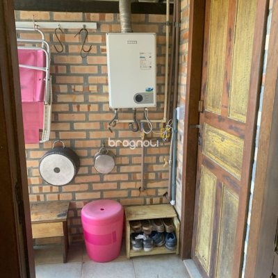 Casa com 157m², 3 quartos (sendo 1 suíte), 4 garagens, no bairro Campeche em Florianópolis