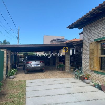 Casa com 157m², 3 quartos (sendo 1 suíte), 4 garagens, no bairro Campeche em Florianópolis