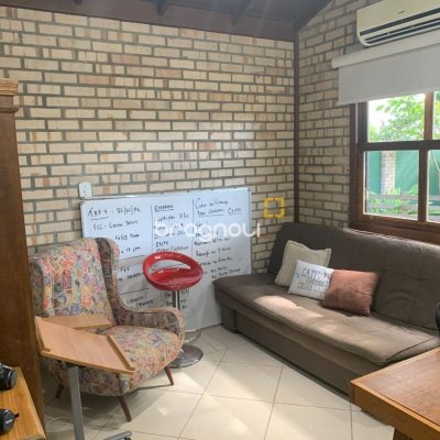 Casa com 157m², 3 quartos (sendo 1 suíte), 4 garagens, no bairro Campeche em Florianópolis