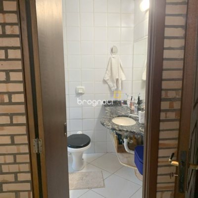 Casa com 157m², 3 quartos (sendo 1 suíte), 4 garagens, no bairro Campeche em Florianópolis
