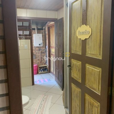 Casa com 157m², 3 quartos (sendo 1 suíte), 4 garagens, no bairro Campeche em Florianópolis