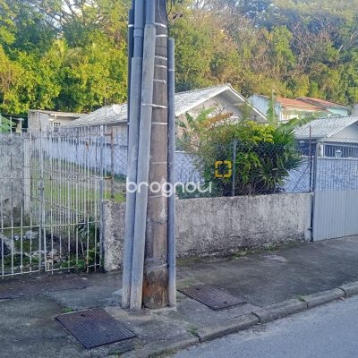 Terreno com 290m², no bairro Estreito em Florianópolis