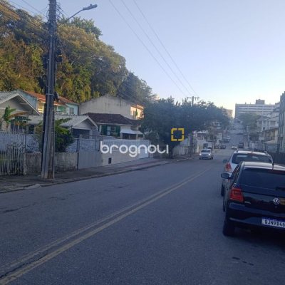 Terreno com 290m², no bairro Estreito em Florianópolis