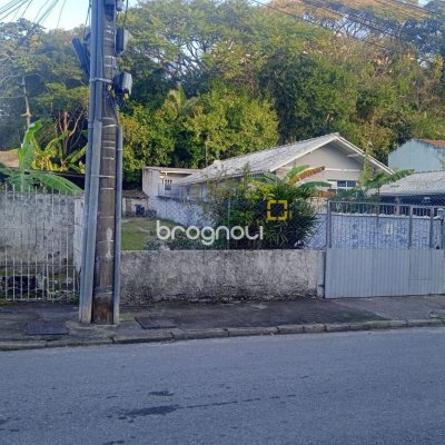 Terreno com 290m², no bairro Estreito em Florianópolis