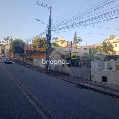 Terreno com 290m², no bairro Estreito em Florianópolis