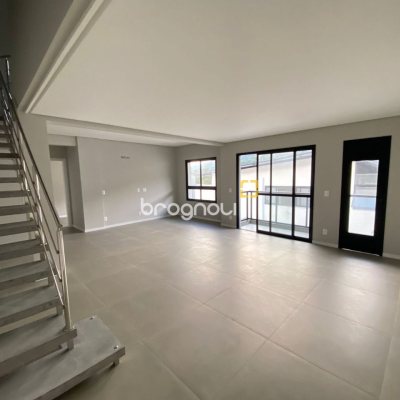 Apartamento com 133m², 4 quartos (sendo 1 suíte), 2 garagens, no bairro Cachoeira do Bom Jesus em Florianópolis