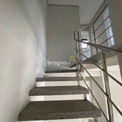Apartamento com 133m², 4 quartos (sendo 1 suíte), 2 garagens, no bairro Cachoeira do Bom Jesus em Florianópolis