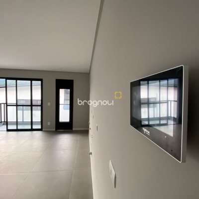 Apartamento com 133m², 4 quartos (sendo 1 suíte), 2 garagens, no bairro Cachoeira do Bom Jesus em Florianópolis