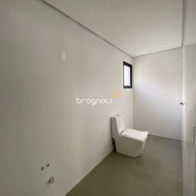Apartamento com 133m², 4 quartos (sendo 1 suíte), 2 garagens, no bairro Cachoeira do Bom Jesus em Florianópolis