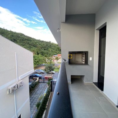 Apartamento com 133m², 4 quartos (sendo 1 suíte), 2 garagens, no bairro Cachoeira do Bom Jesus em Florianópolis