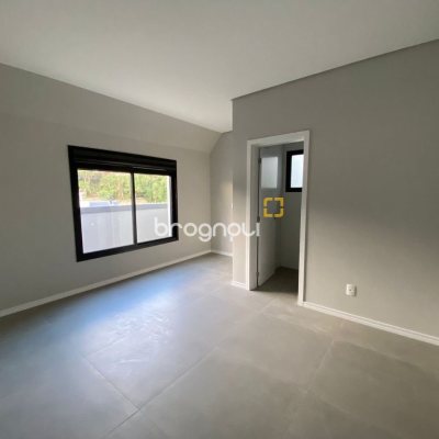 Apartamento com 133m², 4 quartos (sendo 1 suíte), 2 garagens, no bairro Cachoeira do Bom Jesus em Florianópolis