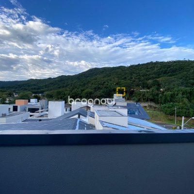 Apartamento com 133m², 4 quartos (sendo 1 suíte), 2 garagens, no bairro Cachoeira do Bom Jesus em Florianópolis
