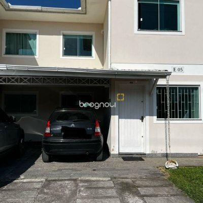 Casa de Condomínio com 59m², 2 quartos, 2 garagens, no bairro Forquilhas em São José