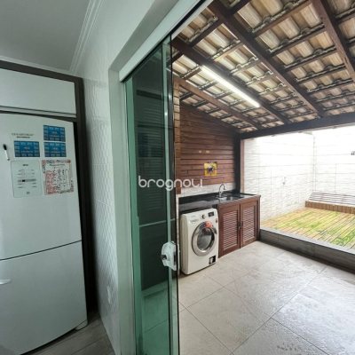 Casa de Condomínio com 59m², 2 quartos, 2 garagens, no bairro Forquilhas em São José