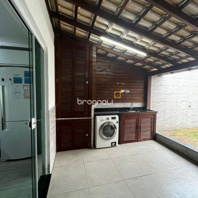 Casa de Condomínio com 59m², 2 quartos, 2 garagens, no bairro Forquilhas em São José