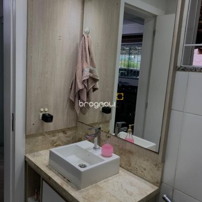 Casa de Condomínio com 59m², 2 quartos, 2 garagens, no bairro Forquilhas em São José