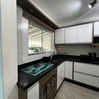 Casa de Condomínio com 59m², 2 quartos, 2 garagens, no bairro Forquilhas em São José