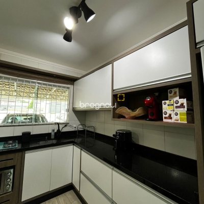 Casa de Condomínio com 59m², 2 quartos, 2 garagens, no bairro Forquilhas em São José