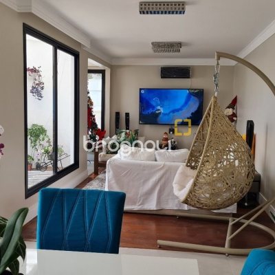 Cobertura com 132m², 5 quartos (sendo 1 suíte), 1 garagem, no bairro Estreito em Florianópolis
