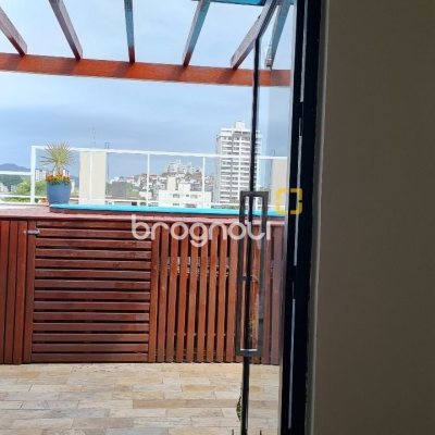Cobertura com 132m², 5 quartos (sendo 1 suíte), 1 garagem, no bairro Estreito em Florianópolis