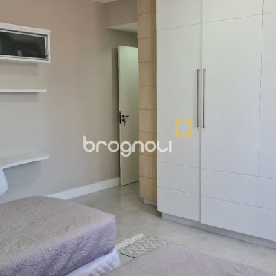 Cobertura com 132m², 5 quartos (sendo 1 suíte), 1 garagem, no bairro Estreito em Florianópolis