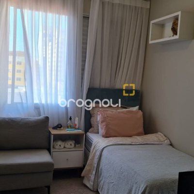 Cobertura com 132m², 5 quartos (sendo 1 suíte), 1 garagem, no bairro Estreito em Florianópolis