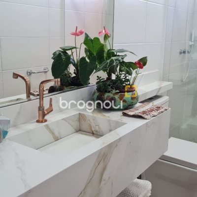 Cobertura com 132m², 5 quartos (sendo 1 suíte), 1 garagem, no bairro Estreito em Florianópolis