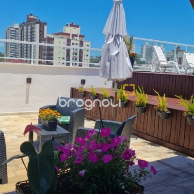 Cobertura com 132m², 5 quartos (sendo 1 suíte), 1 garagem, no bairro Estreito em Florianópolis